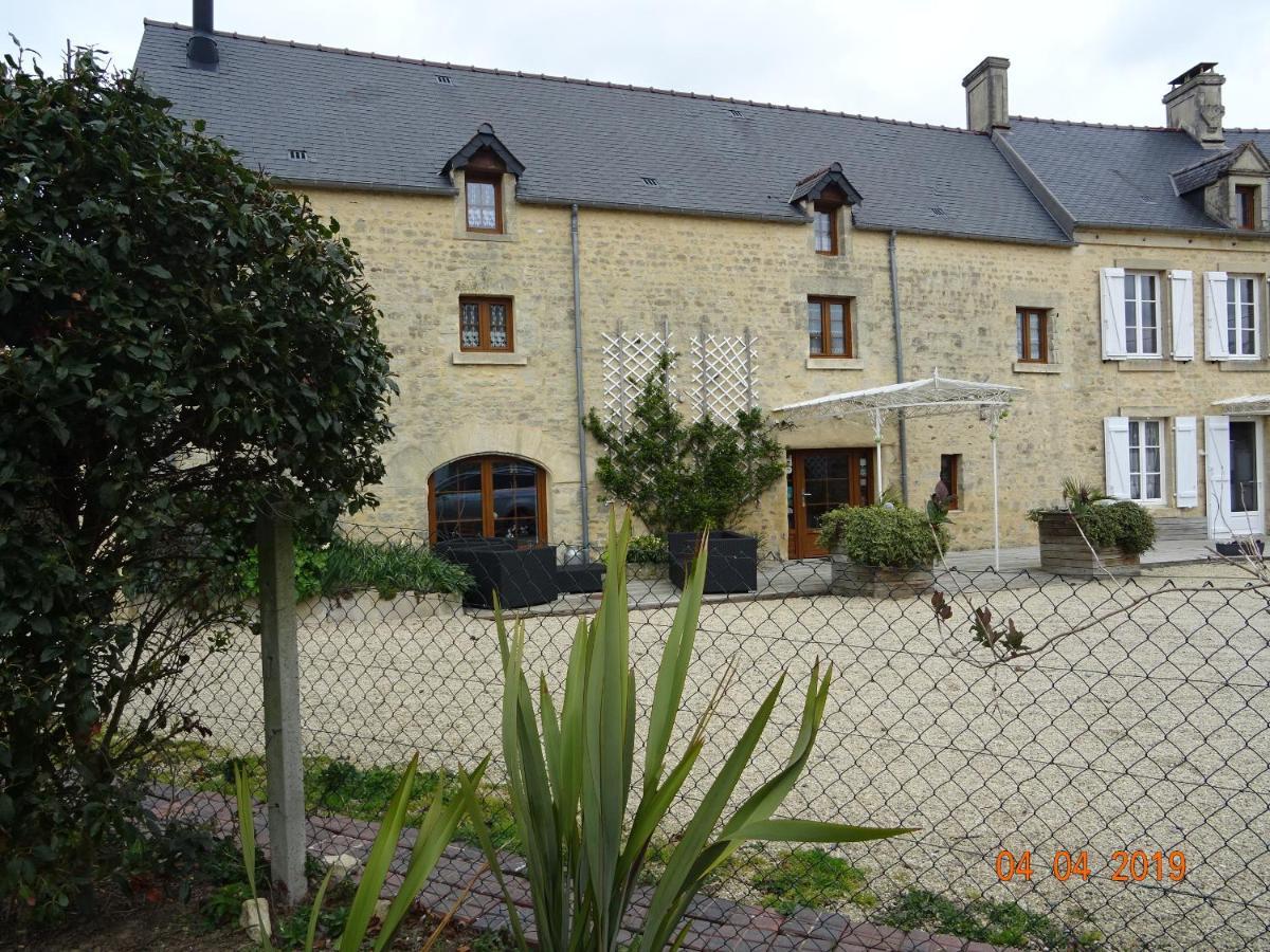 La Ferme Aux Chats Formigny Bagian luar foto